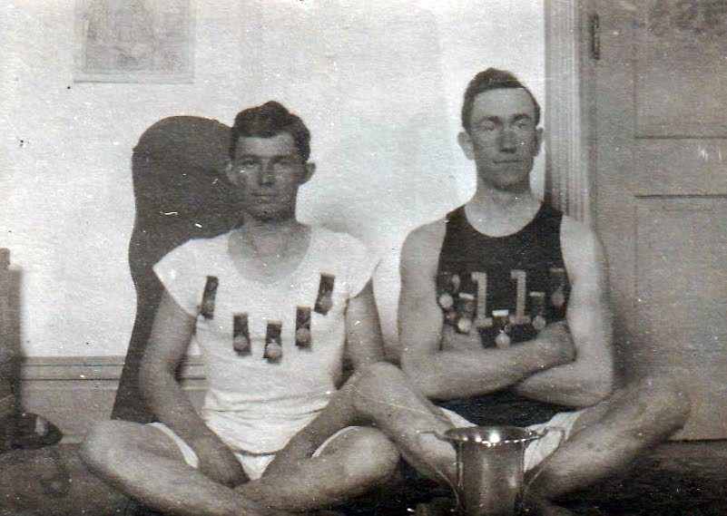 Lee-Ream-right-with-track-medals-abt-1910