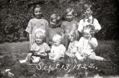 Lane-Jean-rear-and-Helen-with-cousins-118